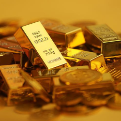 Asset allocation shift under the failure of traditional 60/40 portfolio: the struggle between gold, crude oil and Bitcoin